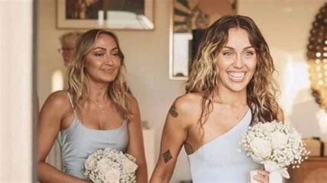 Miley Cyrus Turns Maid Of Honour As Mom Tish Ties Knot With Dominic Purcell Hollywood