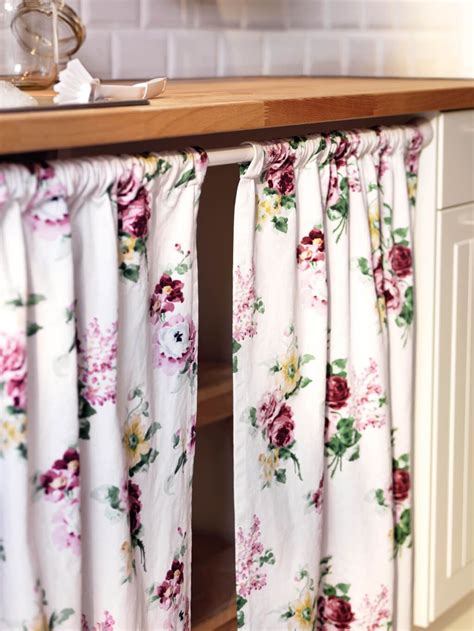 Easy Recessed Cabinet Curtain With Floral Fabric Idee Per Decorare La