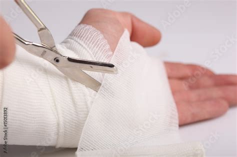 Wundverband Und Verletzung Der Hand Erste Hilfe Stockfotos Und