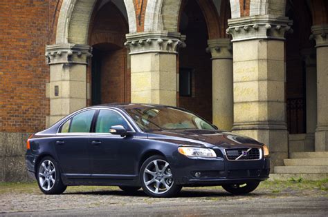 The symbols are ft and in. Volvo S80 2.5FT debuts in Thailand