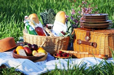 Celebrate Spring With A Perfectly Packed Picnic
