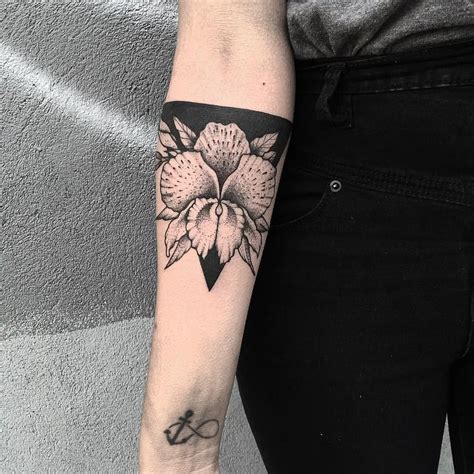 Álbumes 91 Foto Tatuajes De Flores En El Brazo Para Mujeres Pequeños