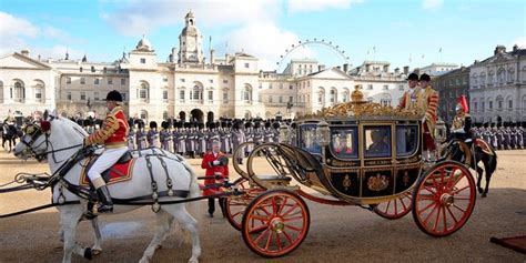 Prince William Kate Middleton Back In Royal Carriage For Procession