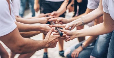 6 Permainan Tebak-tebakan Ice Breaking Seru dan Mudah!