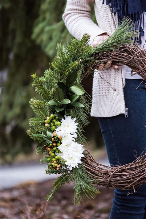 DIY Natural Winter Wreath - The Sweetest Occasion