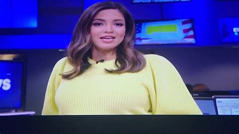 Pamela Silva Conde Sexy Legs OutFit Host Univision Unews YouTube