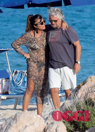 Diplomato in ragioneria, si iscrive a legge ma non. Beppe Grillo con la moglie Parvin Tadjk, relax a 5 stelle ...