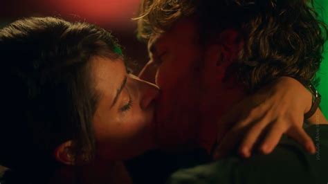 sex life kiss scene billie and brad sarah shahi netflix 1x03 youtube
