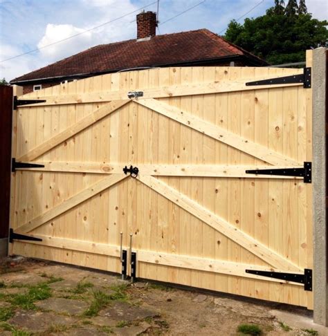 Wooden Driveway Gates 6ft High 10ft Wide Total Width Free T Hinges