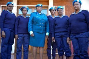 Sărbătoarea zilei de naștere este cea. Mujeres policías de Zimbabwe avanzan como miembros de las 'boinas azules' - Paperblog