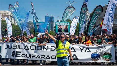 Miles de policías nacionales y guardias civiles piden en Madrid