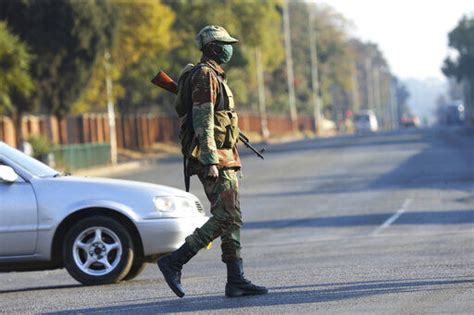 Scores Of Zimbabwe Protesters Arrested Military In Streets Ap