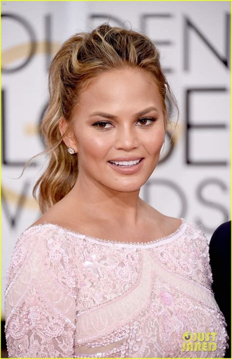 Full Sized Photo Of Chrissy Teigen Spoofs Her Cry Face At Golden Globes
