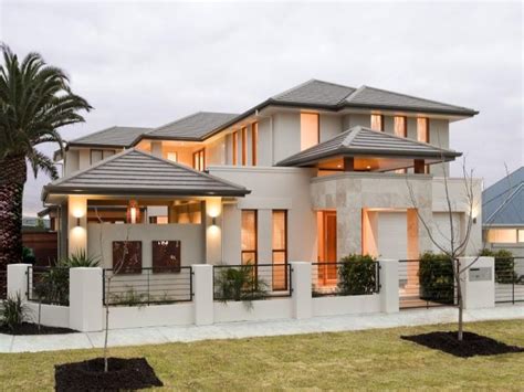 Hoy conocerás las mejores fotos de fachadas de casas sencillas y bonitas que pueden inspirarte a crear el mejor diseño para exterior en tu vivienda. Fotos de Fachadas de Casas Bonitas. Vote por sus Fachadas ...