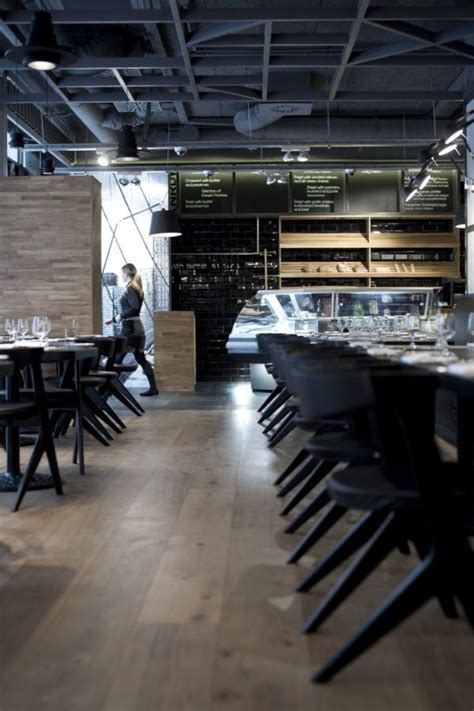 Stainlesssteeltile Com Likes These Stylish Restaurant Interior