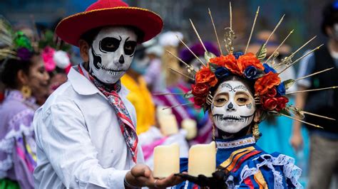 Miles De Turistas Visitan Cdmx Para Desfile De Día De Muertos Video