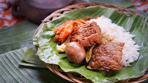 Cara membuat nasi uduk (saya menggunakan rice cooker). Nasi Uduk & Nasi Kuning Ayam Geprek Oma Callista ...