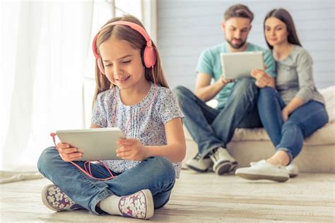 5 Harmful Effects Of Gadgets To Children That Parents Often Neglect