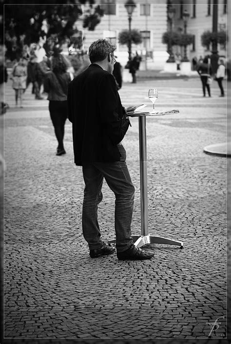 Fotos Gratis Hombre Peatonal Para Caminar Persona En Blanco Y