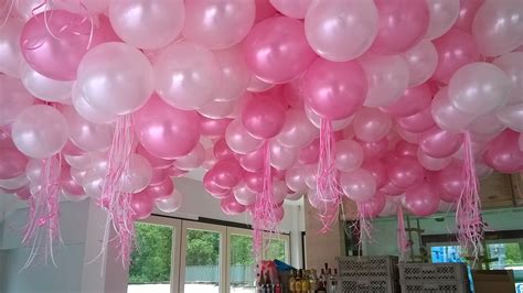 Als je zelf een grote hoeveelheid aan ballonnen wil opblazen, kan je bij ons gelukkig ook heliumgas verkrijgen om de klus in geen tijd te klaren. Heliumballonnen | Ballonnenpartners