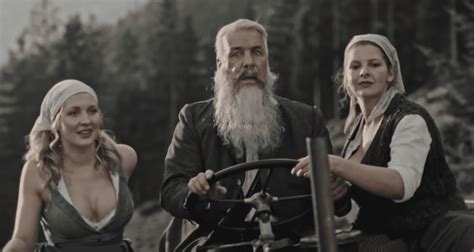 Slepý Lindemann A Sexy ženy V Novém Klipu Rammstein