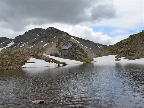 Flaggerschartenhütte 2481 M Marburger Hütte In Südtirol