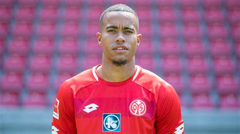 Robin kwamina quaison is a swedish footballer who plays for bundesliga side mainz 05 and the swedish national team. Robin Quaison - Player profile - DFB data center