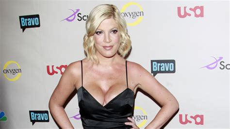 Tori Spelling Admits Shes Getting Bigger Boobs To Replace Her Idolsandinfluencers Com