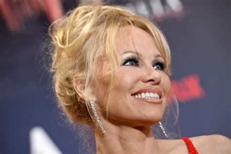 Pamela Anderson Relationships Stunning Beauty Curvaceous Figure And