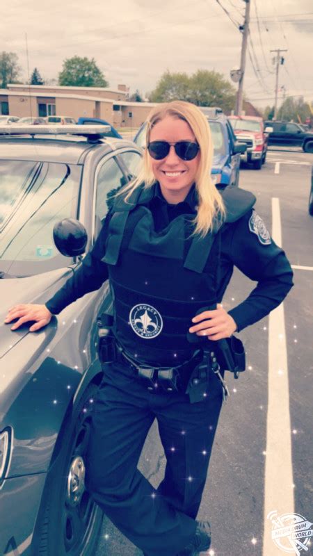 Meet The Stunning Fitness Loving Policewoman With A Huge Online Following Media Drum World
