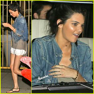 Kendall Jenner Gets Groped By Sis Kylie In Snapchat Video Kendall Jenner Kylie Jenner Just
