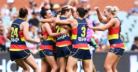 Melbourne erupts in footy fever. 2019 AFLW Grand Final - Broadsheet