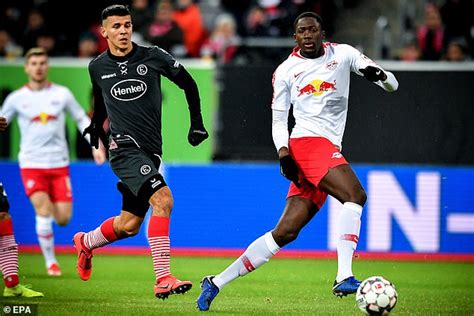 Check out his latest detailed stats including goals, assists, strengths & weaknesses and match ratings. Manchester United 'open Ibrahima Konate spricht" trotz der ...