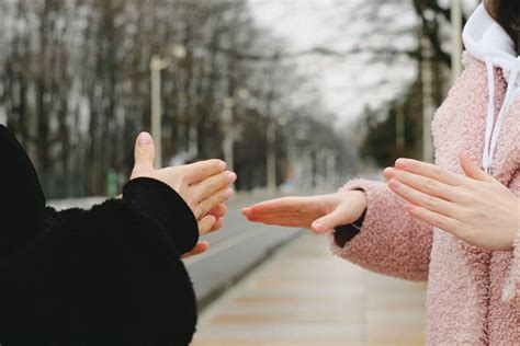 7 spiritual meanings of warm and cold hands and superstitions