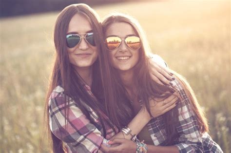 Di bulan ini, keluargaku berencana untuk kembali ke semarang untuk mengunjungi nenek. Kata Kata Sayang Untuk Kakak Perempuan Dalam Bahasa Inggris