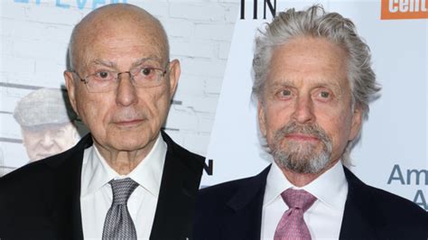 Michael Douglas Y Alan Arkin Protagonizarán La Nueva Comedia De Chuck