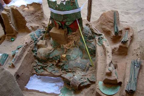 foto arkeolog peru temukan makam ahli bedah berusia 1 000 tahun lebih