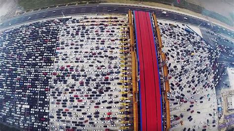 Video This Terrifying Footage Of A Chinese Traffic Jam Haunts Our