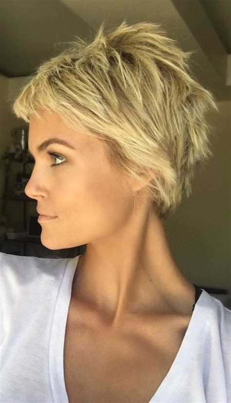 These type of short hairstyles will be high if your hair texture is thick. Cool short pixie blonde hairstyle ideas 3 - Fashion Best