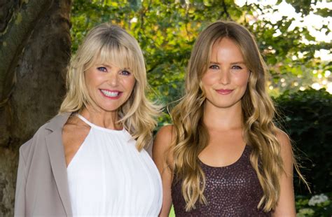 Christie Brinkley Celebrates Lookalike Daughters Birthday In New Video