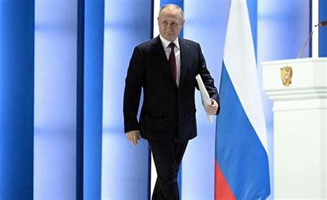 russia panicking over vladimir putin s arrest warrant officials claim