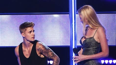 Bieber Strips At Fashion Show Gets Booed