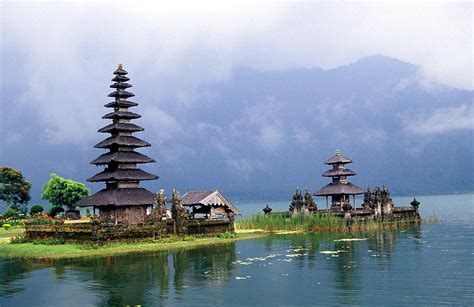 Urutan Destinasi Wisata Yang Bisa Kamu Kunjungi Di Indonesia