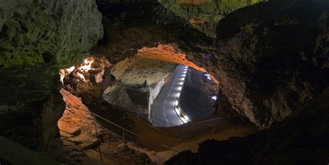 Grotte Du Mas Dazil Tarascon Sites Touristiques Tourist Sites