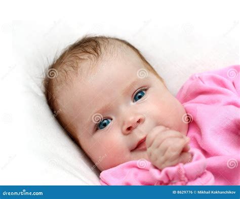 Bebé Recién Nacido Sonriente Foto De Archivo Imagen De Lindo