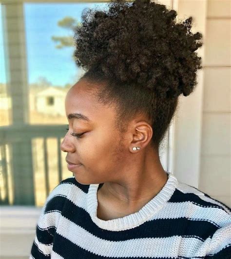 Épinglé sur Idée de coiffure Femmes afros cheveux naturels