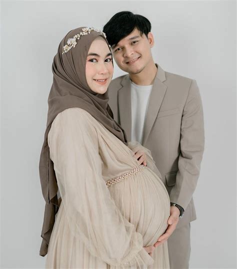 Hamil Bareng Intip 9 Potret Maternity Shoot Artis Indonesia