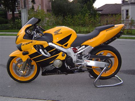 Financing to request a quotation. Honda CBR600F4 with colour matched rims 1999 | Sports ...