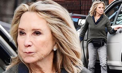 The Good Life S Felicity Kendal 75 Shows Off Her Incredibly Smooth Visage As She Runs Errands