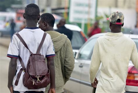 Afrique Pourquoi Les Jeunes Partent Afrique Les Continents 24 Ans